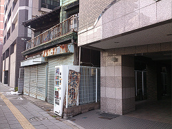 マンション隣の建物